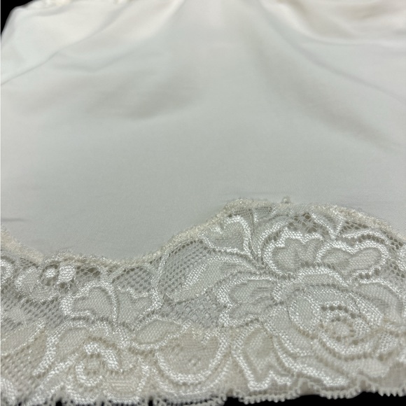 Y2K 💫 Victoria’s Secret Lace-Trim Tank - Picture 3 of 5